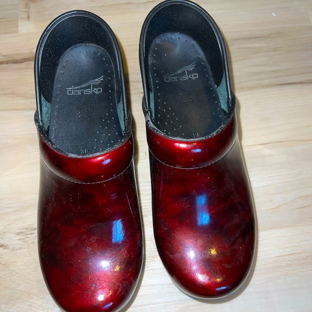 Danskos size 38 (US 7.5-8), fit like 7-7.5.